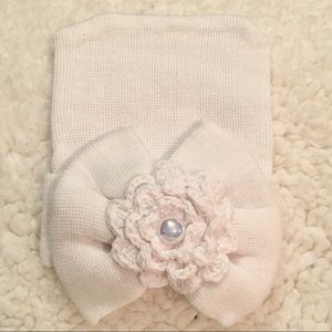 .Newborn Girl Hospital WHITE Beanie with PEARL.